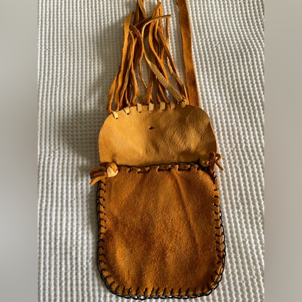 Fringed Tan Suede Mini Indigenous Purse with abalone button. - Picture 3 of 6